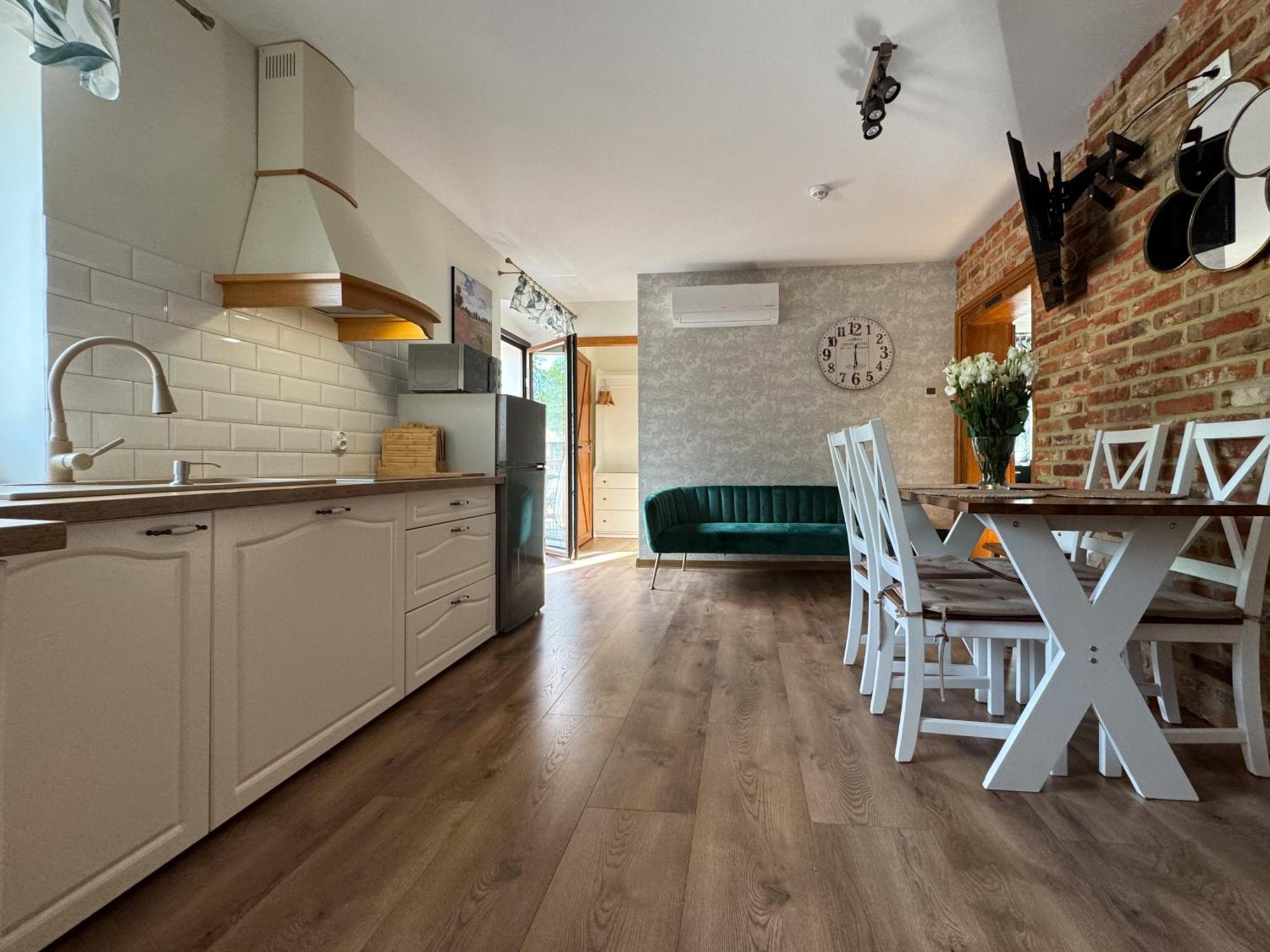 Apartamenty Komarno 46 Jacuzzi&Sauna Экстерьер фото